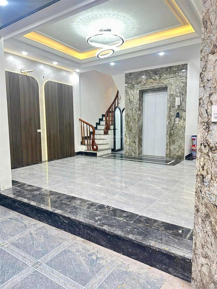 Hoa hậu vũ tông phan, 39m², lô góc 6 tầng thang máy, ngõ thông kd, ô tô 7 chỗ qua nhà giá 8,9 tỷ