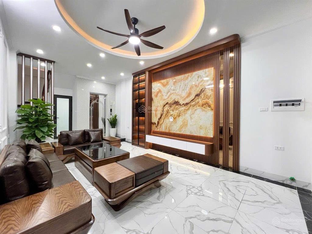 Nhà đẹp giá tốt vương thừa vũ, 40m2, lô góc 6 tầng thang máy, ngõ thông, ô tô 7 chỗ qua giá 8,8 tỷ