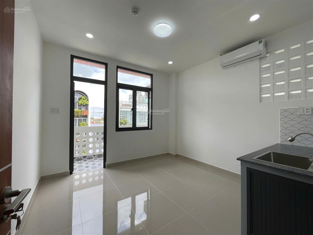 Phòng trong tòa nhà có thang máy 25 m2 full nội thất = 4 triệu ngay chợ thông tây gò vấp