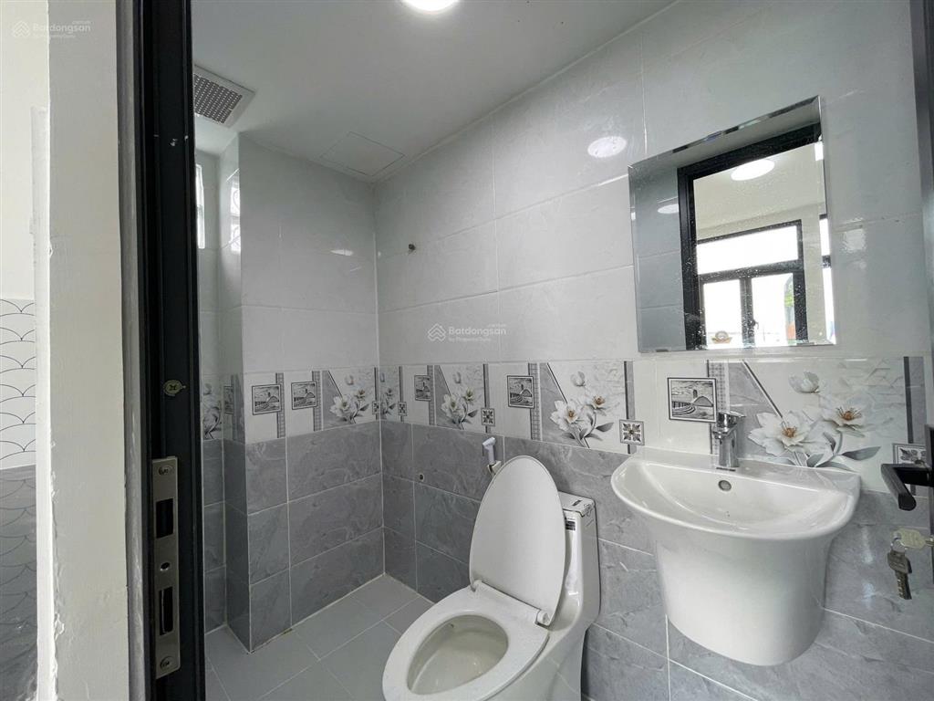 Căn hộ 2 pn ngay vincom quang trung, tòa nhà thang máy, vân tay 24/7 , 2 phòng ngủ  ban công rộng