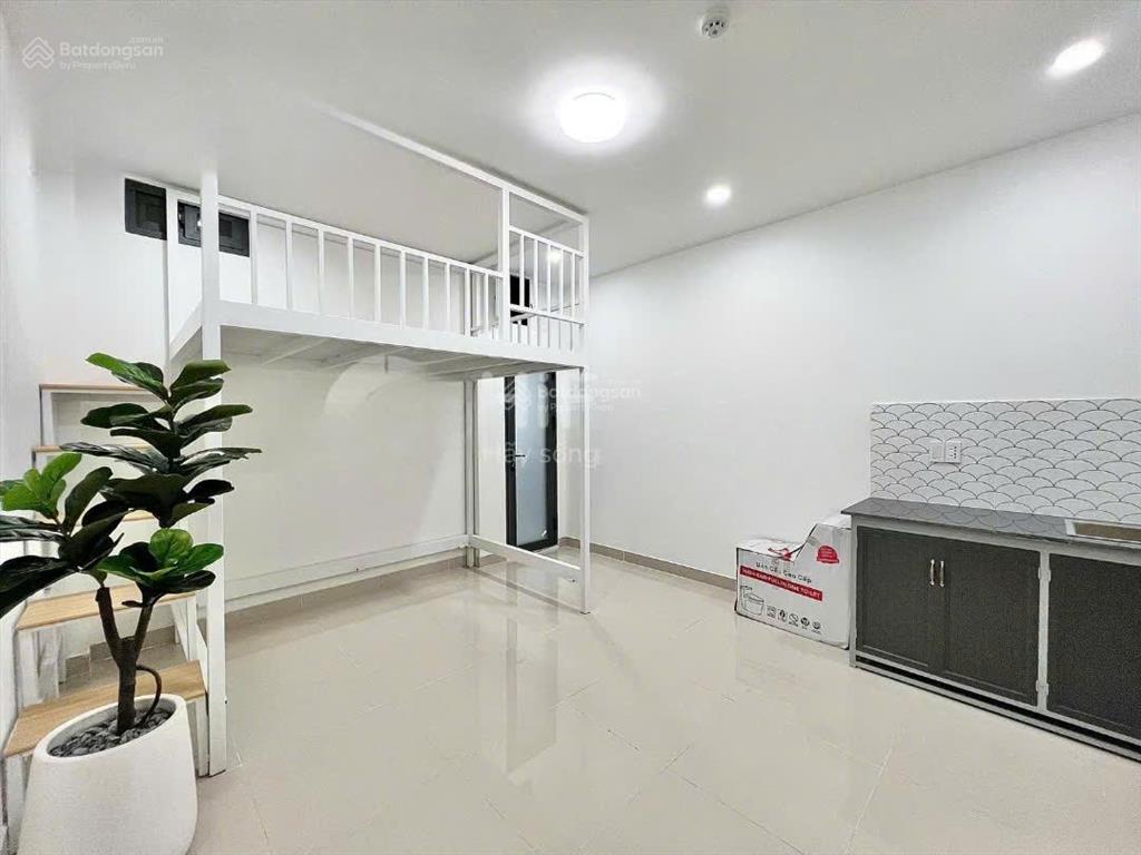 Căn hộ 2 pn ngay vincom quang trung, tòa nhà thang máy, vân tay 24/7 , 2 phòng ngủ  ban công rộng