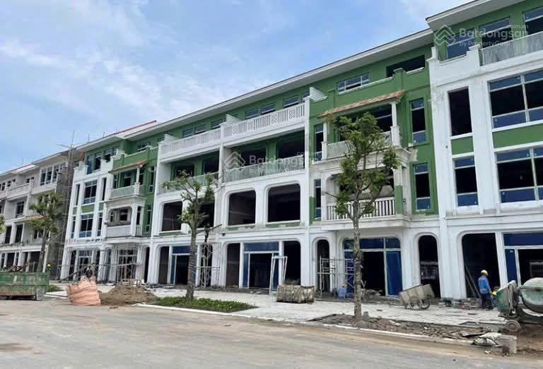 Căn liền kề diện tích 60m2 | trước cửa là công viên | 3,5 tầng 1 hầm | giá nhỉnh 6,3 tỷ