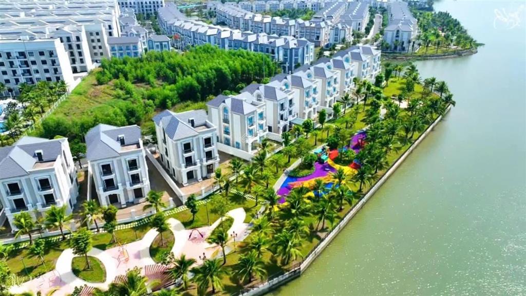 Bán riêng v3123 mặt sông, diện tích 390m2 giá 71 tỷ, vị trí siêu đẹp tại manhattan glory