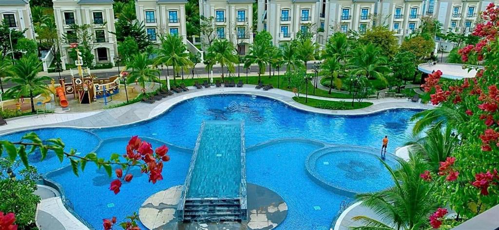 Riêng manhattan glory dt gần 350m2 giá 66,5 tỷ mặt sông tắc và sở hữu bến du thuyền riêng