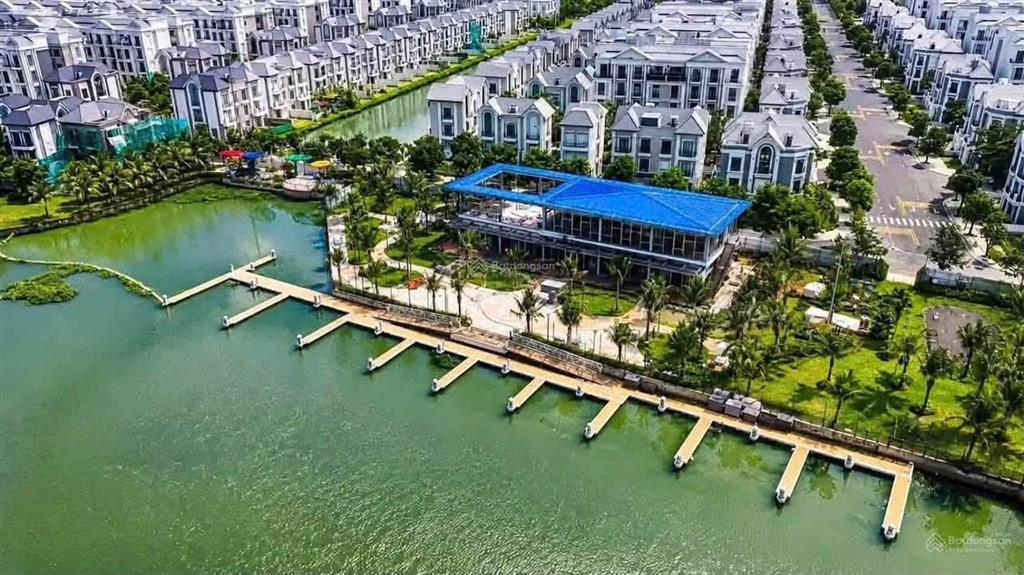 Riêng manhattan glory dt gần 350m2 giá 66,5 tỷ mặt sông tắc và sở hữu bến du thuyền riêng
