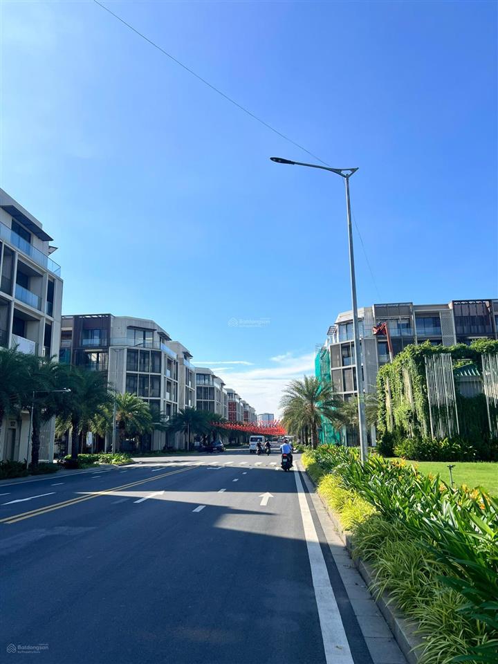 Căn hộ 72m2 2pn giá 6 tỷ đường liên phường, mới thanh toán 10%, nội thất cao cấp, kính full trần