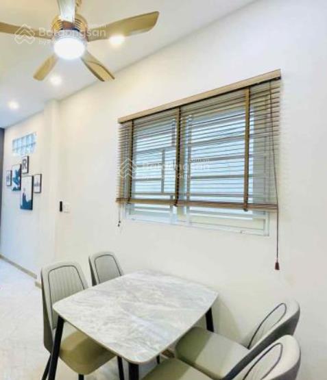 Chủ nhà cần bán gấp nguyễn trọng tuyển  xe hơi vào nhà  4 tầng khang trang  phòng ngủ tầng