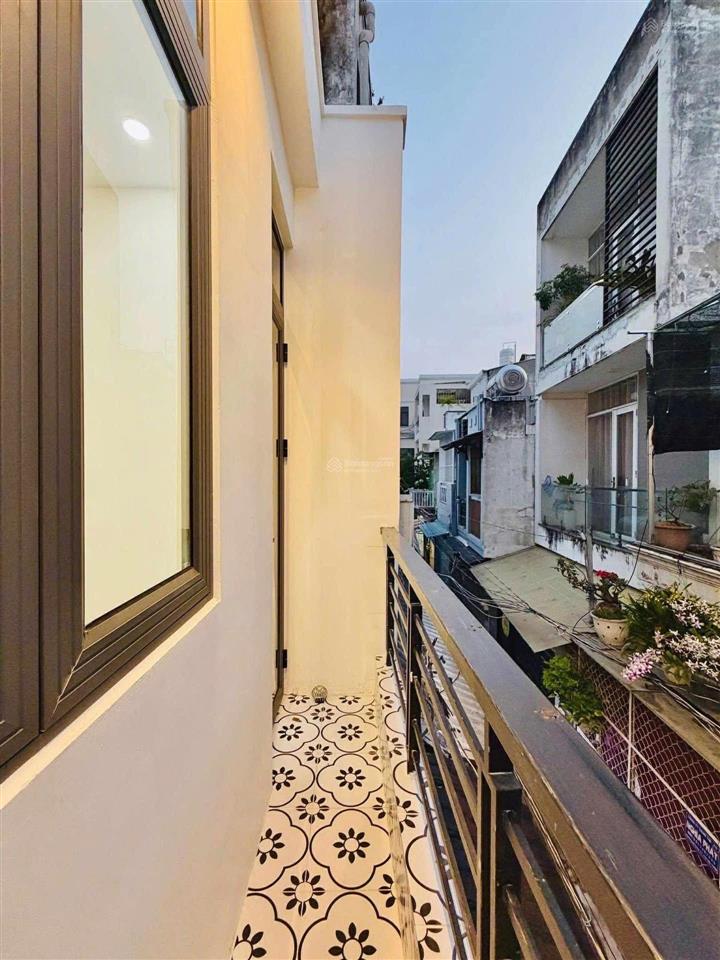Bán nhà ngay coopmart quang trung  24m2  nhỉnh 3tỷ  tặng full nội thất