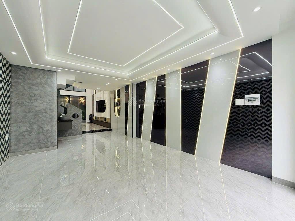 Siều phẩm 5 tầng  hxh ngủ trong nhà  (4x15) quang trung gv  chỉ 7tỷ hơn