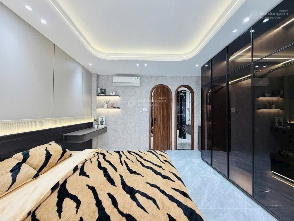 Siều phẩm 5 tầng  hxh ngủ trong nhà  (4x15) quang trung gv  chỉ 7tỷ hơn