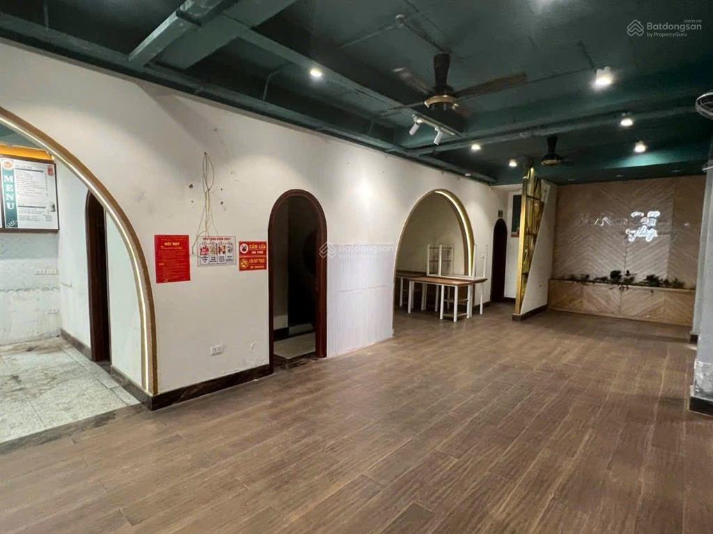 Cho thuê biệt thự 150m2 phù hợp làm văn phòng, quán cà phê, showroom