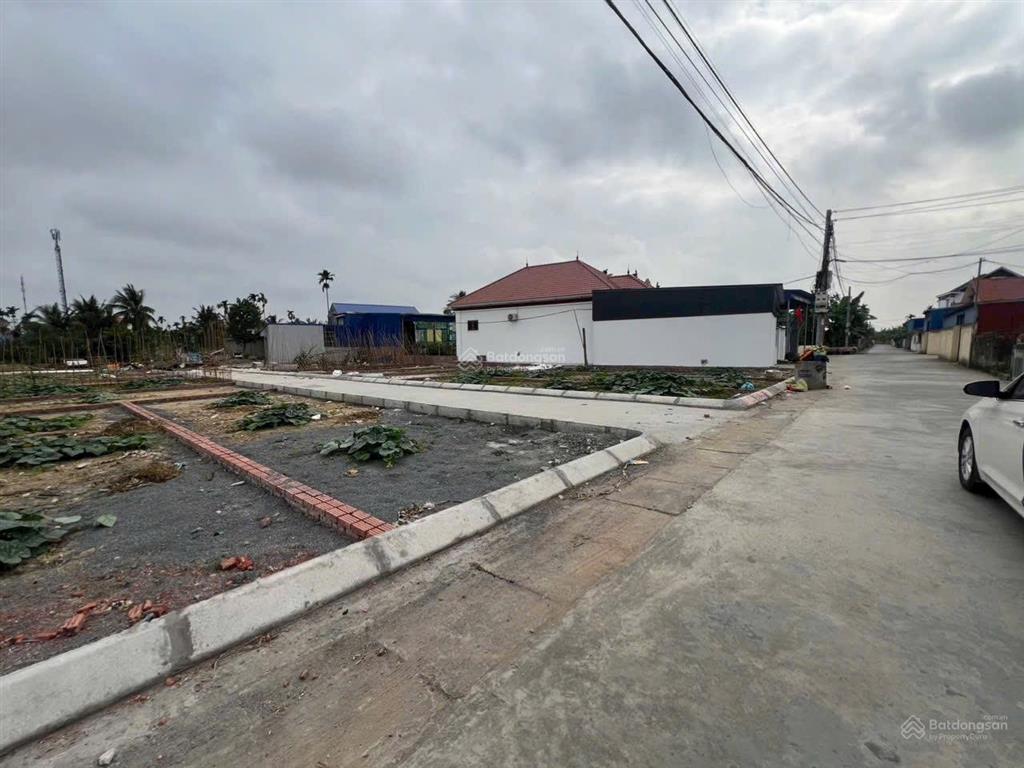Chỉ 740  rẻ hơn bên cạnh 200triệu. mặt đường 2 ô tô tránh nhau tại cao nhân, thủy nguyên