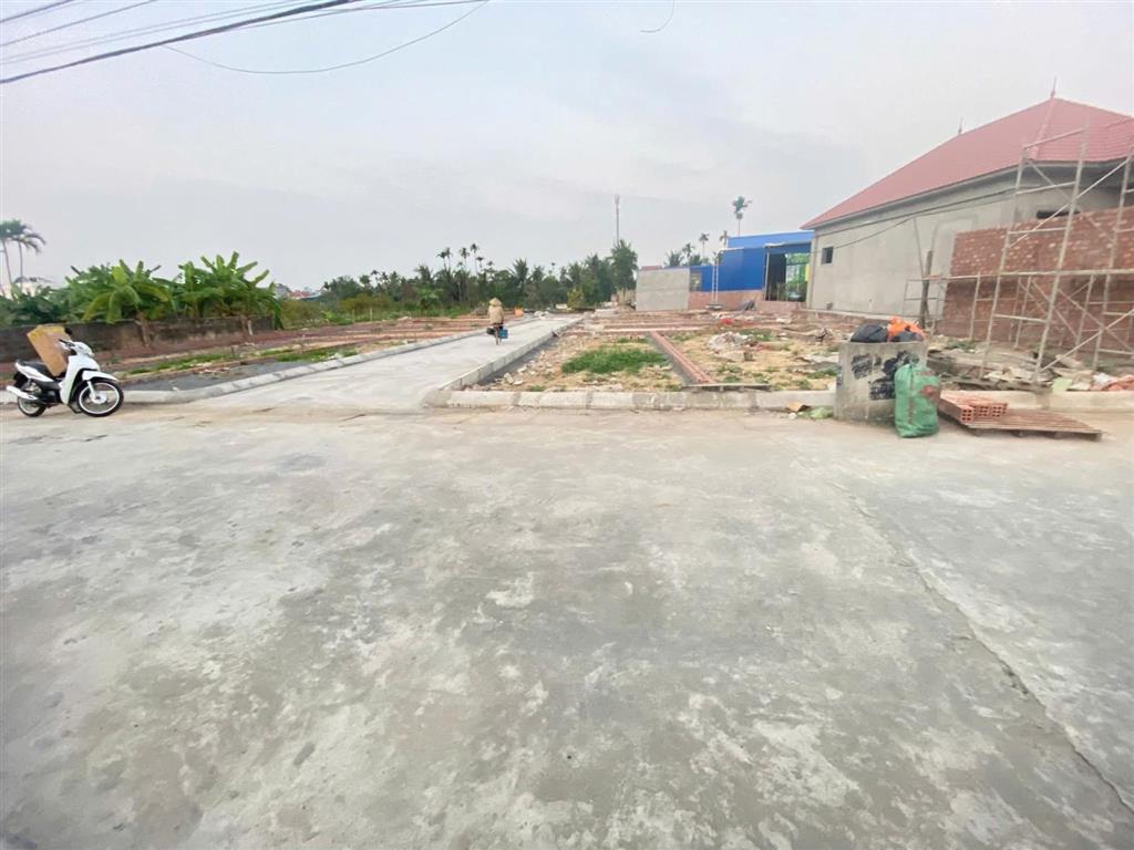 Chỉ 740  rẻ hơn bên cạnh 200triệu. mặt đường 2 ô tô tránh nhau tại cao nhân, thủy nguyên