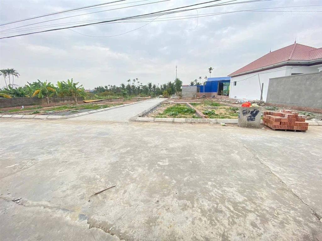 Chỉ 740  rẻ hơn bên cạnh 200triệu. mặt đường 2 ô tô tránh nhau tại cao nhân, thủy nguyên