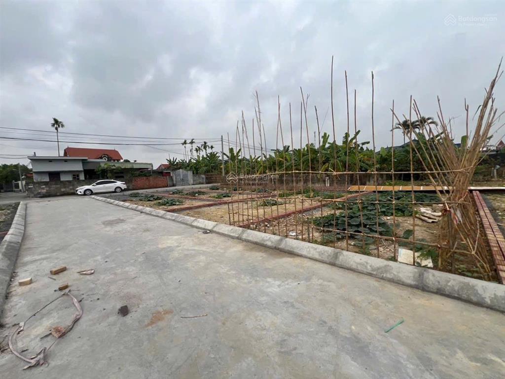 Chỉ 740  rẻ hơn bên cạnh 200triệu. mặt đường 2 ô tô tránh nhau tại cao nhân, thủy nguyên