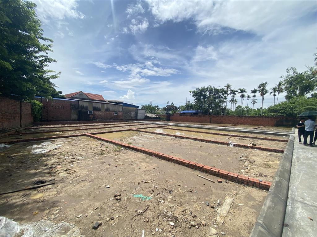 Bán lô mỹ đồng  phường lê ích mộc  545 triệu
gần uỷ ban, gần chợ. ô tô vào thoải mái.