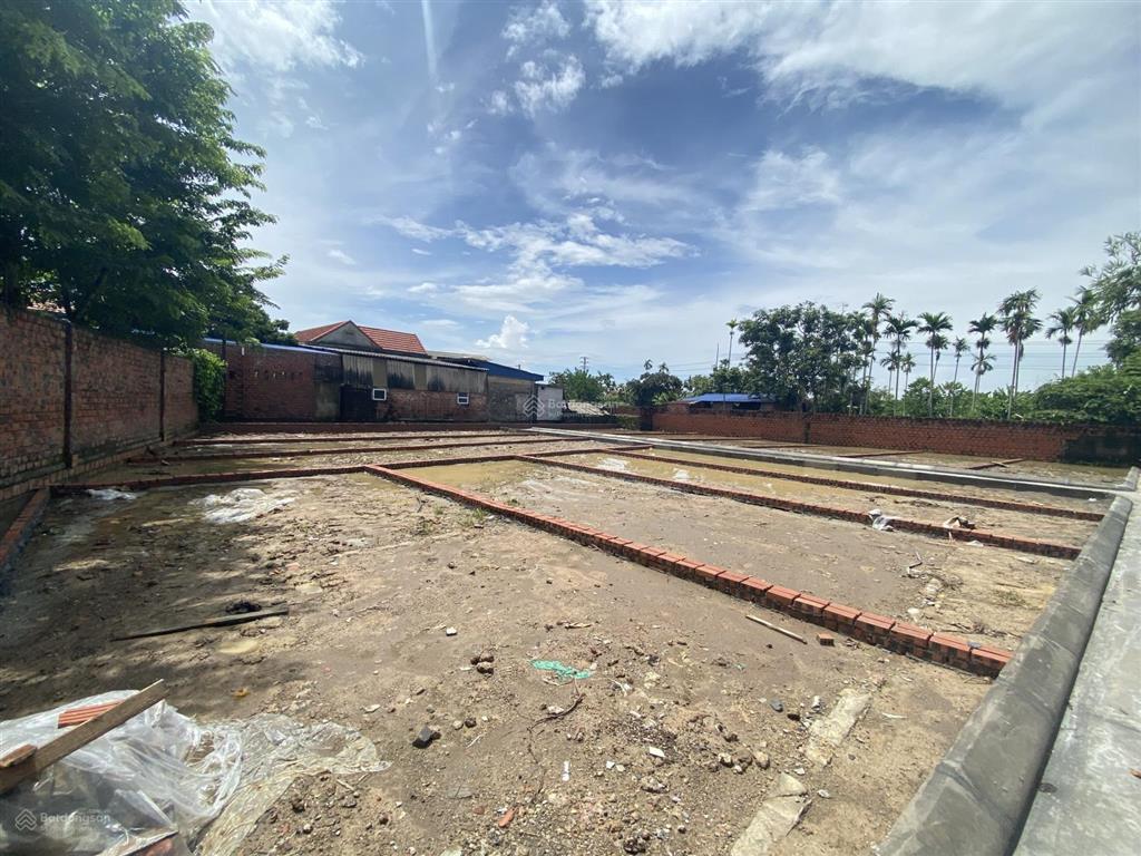 Bán lô mỹ đồng  phường lê ích mộc  545 triệu
gần uỷ ban, gần chợ. ô tô vào thoải mái.