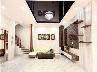 Bán nhà cổ nhuế 35m nhà mới thang máy vi vu