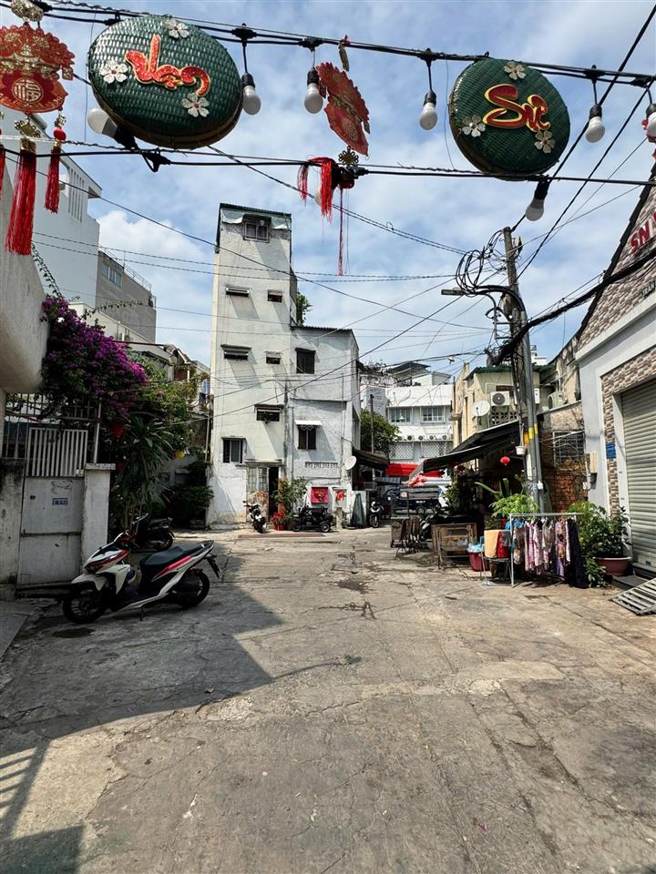 Cần bán gấp nhà trong hẻm nguyễn công hoan, quận phú nhuận với diện tích 33,2m2. giá bán 8,2 tỷ