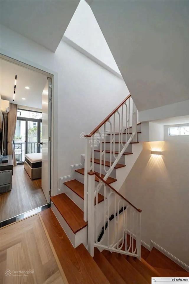 Hàng vip! đẹp sang ! ngay mặt tiền khu huỳnh văn bánh p11 pn. dt 3.3m x 10m 3t st 4pn. giá 9,25 tỷ