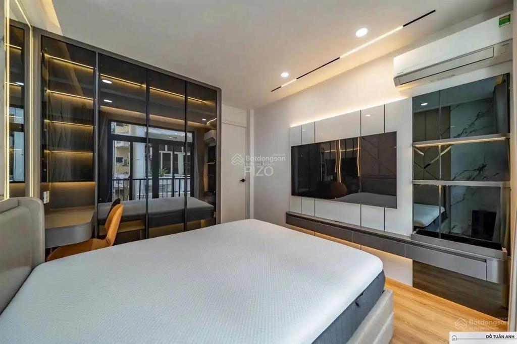 Hàng vip! đẹp sang ! ngay mặt tiền khu huỳnh văn bánh p11 pn. dt 3.3m x 10m 3t st 4pn. giá 9,25 tỷ