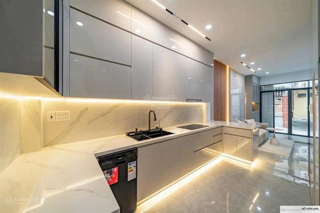 Hàng vip! đẹp sang ! ngay mặt tiền khu huỳnh văn bánh p11 pn. dt 3.3m x 10m 3t st 4pn. giá 9,25 tỷ