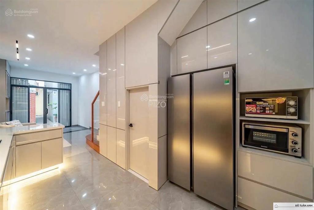 Hàng vip! đẹp sang ! ngay mặt tiền khu huỳnh văn bánh p11 pn. dt 3.3m x 10m 3t st 4pn. giá 9,25 tỷ