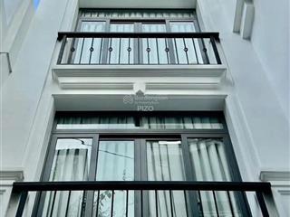 Hàng vip! đẹp sang ! ngay mặt tiền khu huỳnh văn bánh p11 pn. dt 3.3m x 10m 3t st 4pn. giá 9,25 tỷ