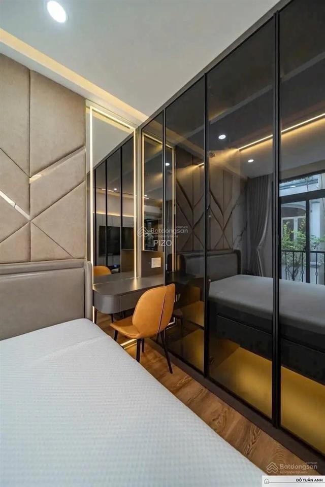 Hàng vip! đẹp sang ! ngay mặt tiền khu huỳnh văn bánh p11 pn. dt 3.3m x 10m 3t st 4pn. giá 9,25 tỷ