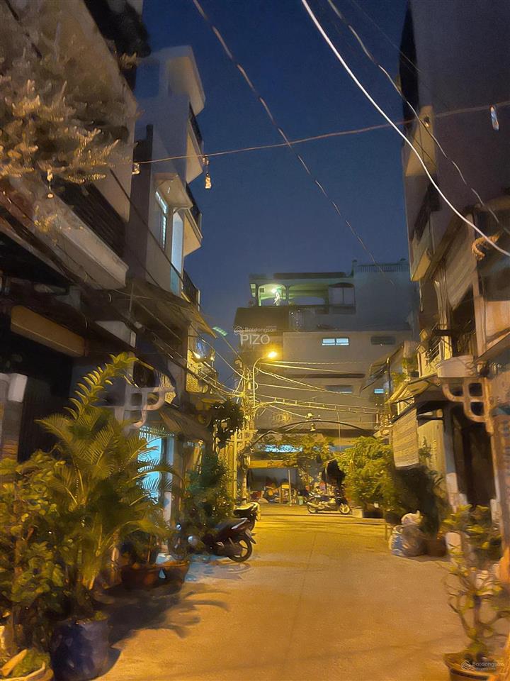 Cần bán nhanh, giảm mạnh. hxh khu lê văn duyệt p1 bt. diện tích 4m x 17m. 3 tầng. giá còn 8,9 tỷ