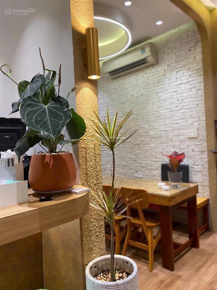 Độc đáo! hxh  huỳnh văn bánh p14 pn. dt ngang lớn 11m cn 82m², 3t, hđt 20tr/thg. giá chỉ 22 tỷ.