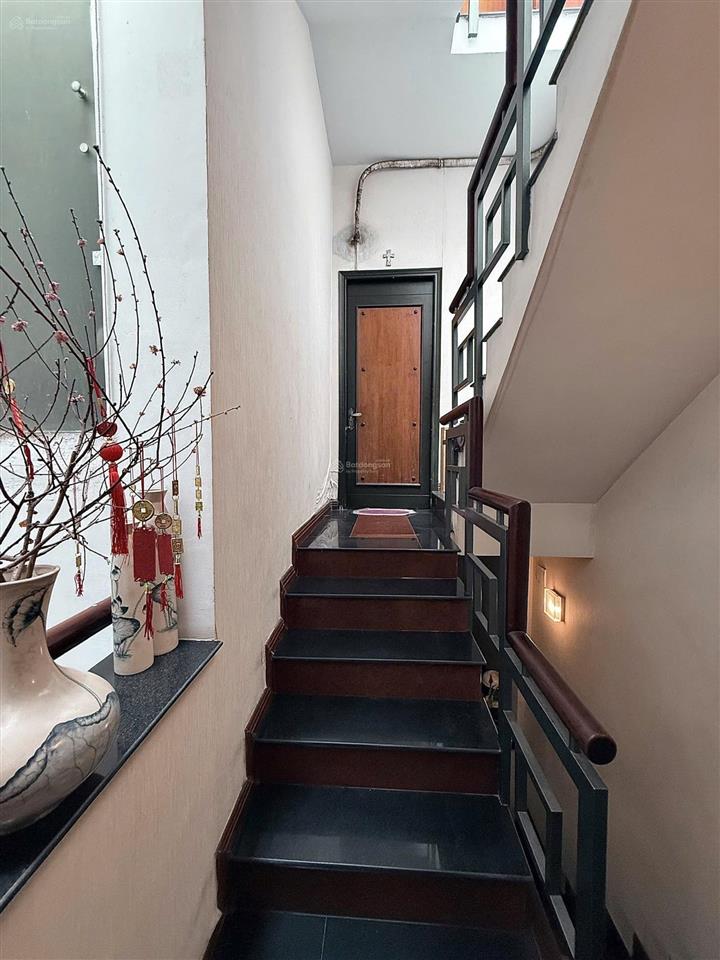 Căn nhà đầy gió! ngay gần mặt tiền nguyễn thị minh khai q3. dt 4x14m  4t 4pn. giá 13,4 tỷ bl