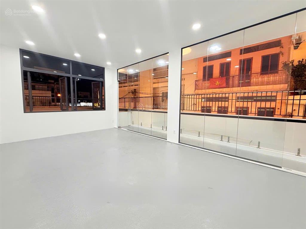 Siêu vị trí ! bán căn góc 2 mặt tiền cmt8 q10. diện tích 8 x 25m, 2 tầng, nhà mới 100%. giá 39,5 tỷ