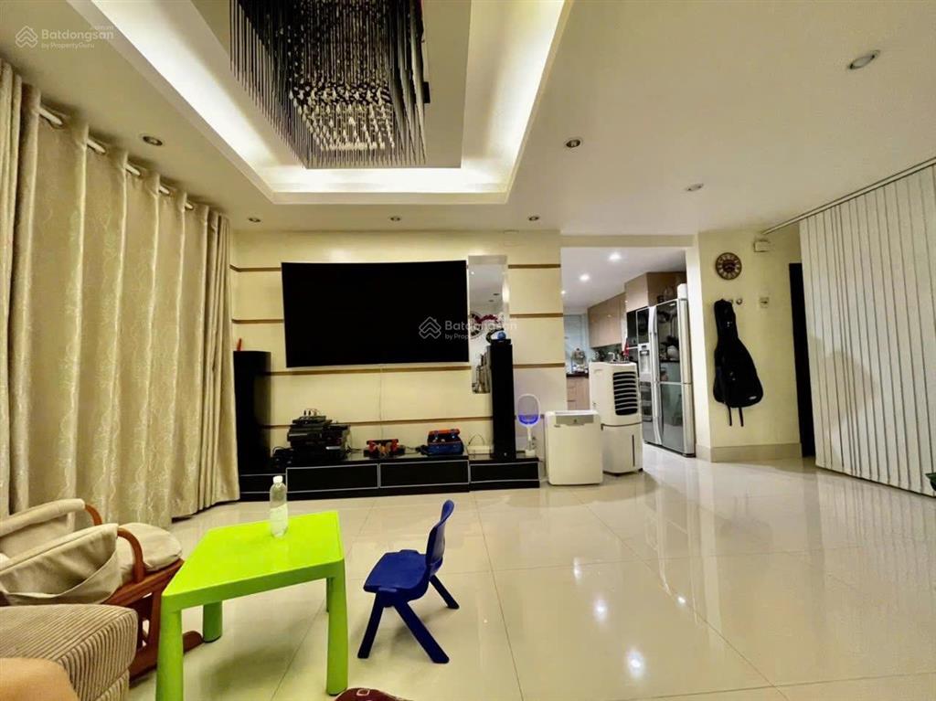 Nhà hiếm! khu vip sang  nam kỳ khởi nghĩa p7 q3. dt ngang lớn 10 x 10m 5t. giá chỉ 19,5 tỷ