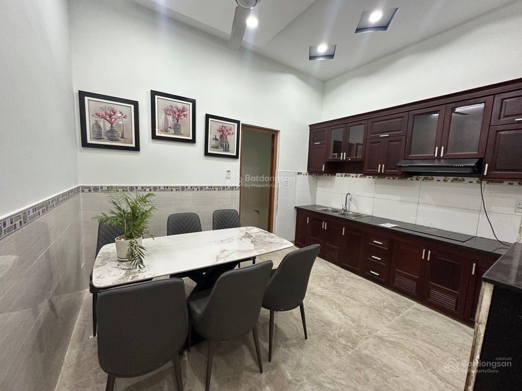 Nhà tx24  hẻm trải nhựa rộng 6m  dt 4 x 13  3 tầng, 4pn  giá nhỉnh 5,6 tỷ bớt nhẹ .