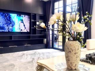 Nhà đẹp 3 tầng hxh thông ngay chợ trần văn quang  ngang khủng 5.7  nhỉnh 7 tỷ.