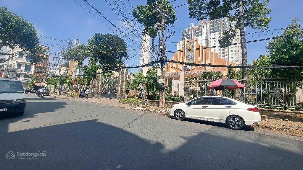 Thơm 80m2  ngang khủng ( 5.4/ 15 ) 2 tầng  giá 8.6tỷ .