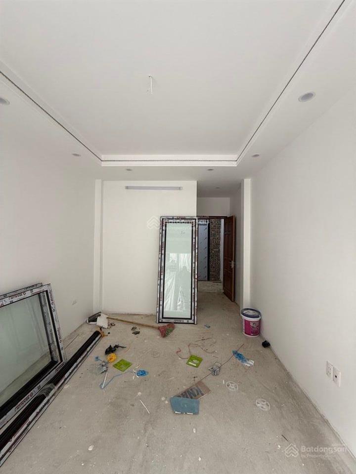 Nhà rẻ vĩnh hưng, mt 4.5m, 5 tầng ô tô đỗ cổng. gần phố