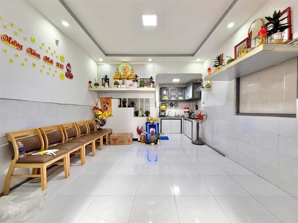 Mình bán nhà đẹp, rẻ, đường ô.tô lê văn sỹ, q.3 , chỉ 9.9 tỷ alo nhân 0877 737 ***