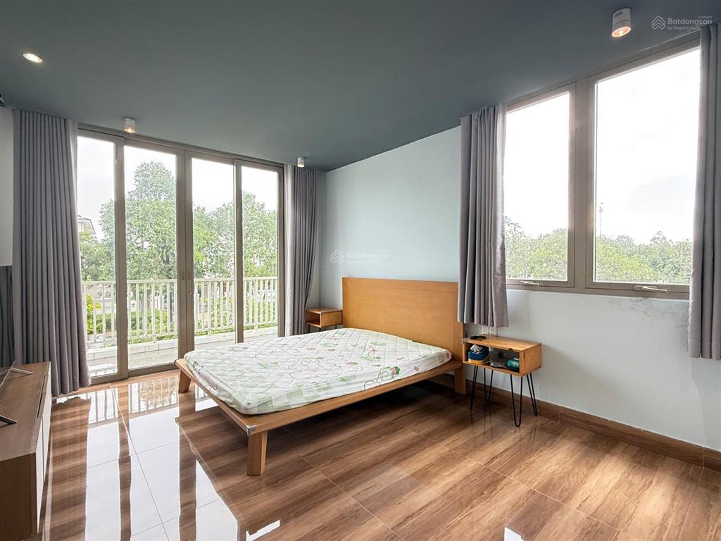 Cho thuê biệt thự sân vườn căn góc 4pn, 3wc, 322m2 tại khu đô thị swanbay, đảo đại phước, đồng nai