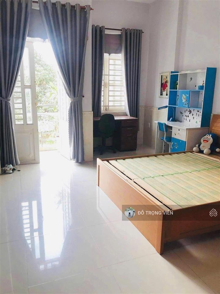 Chủ ngộp cần bán nhà 3 tầng mt đường số ngay trường hoa lư
