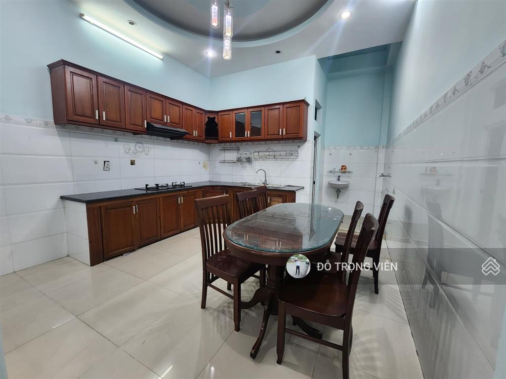 Chủ ngộp cần bán nhà 3 tầng mt đường số ngay trường hoa lư