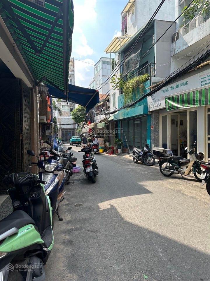 Nhà mới tinh mua vào ở ngay, gẩn hẻm xe hơi, trung tâm quận.