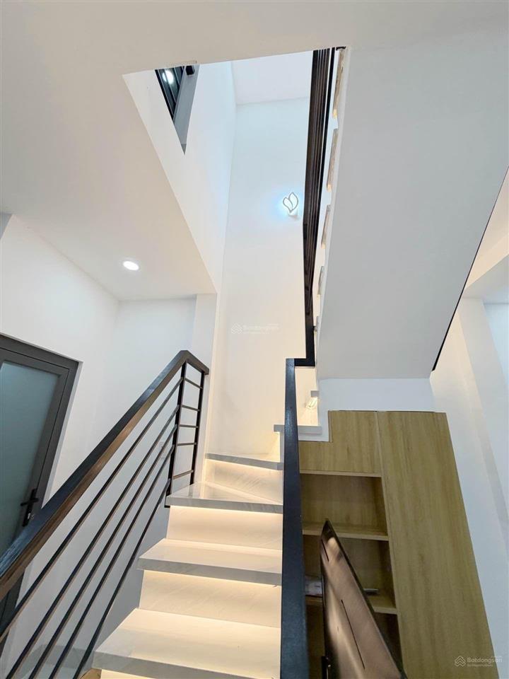 Nhà mới 2 tầng full nôi thât 3,5m x 10m  hèm nhưa 8m  ngay phố âm thưc tô hiệu  cạnh đầm sen
