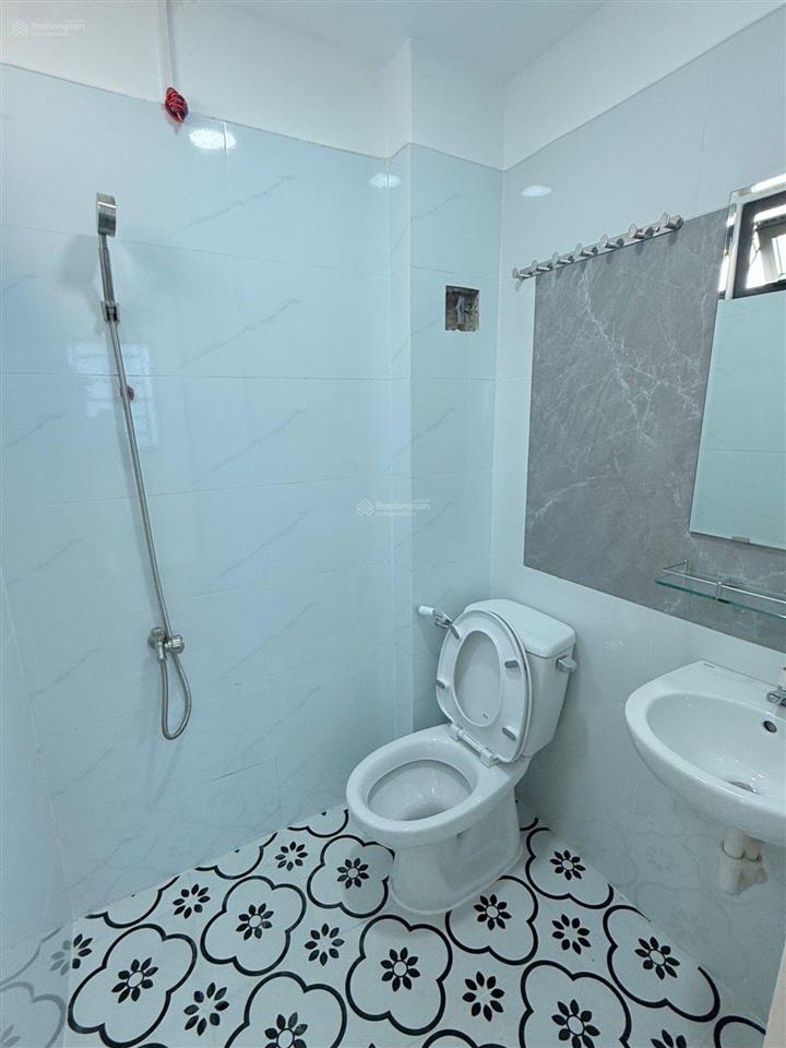 Nhà mới  2 tâng  15m  sau lưng 1 cân mt lê thúc hoạch  phan thi hành  tân phú  giá 2.2 tỷ