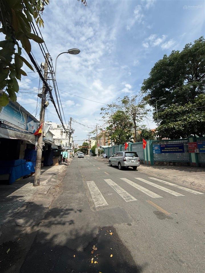 Nhà mới  2 tâng  15m  sau lưng 1 cân mt lê thúc hoạch  phan thi hành  tân phú  giá 2.2 tỷ