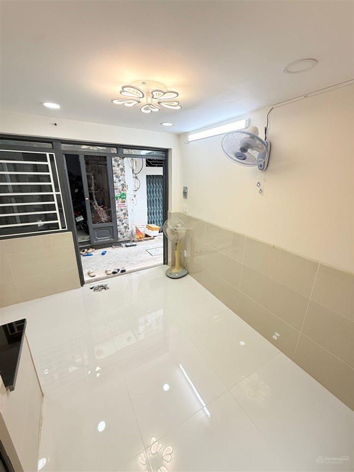 Nhà mới  2 tâng  15m  sau lưng 1 cân mt lê thúc hoạch  phan thi hành  tân phú  giá 2.2 tỷ