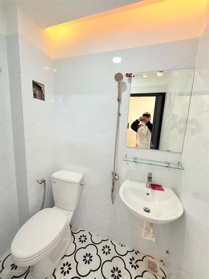 Nhà mới  2 tâng  15m  sau lưng 1 cân mt lê thúc hoạch  phan thi hành  tân phú  giá 2.2 tỷ