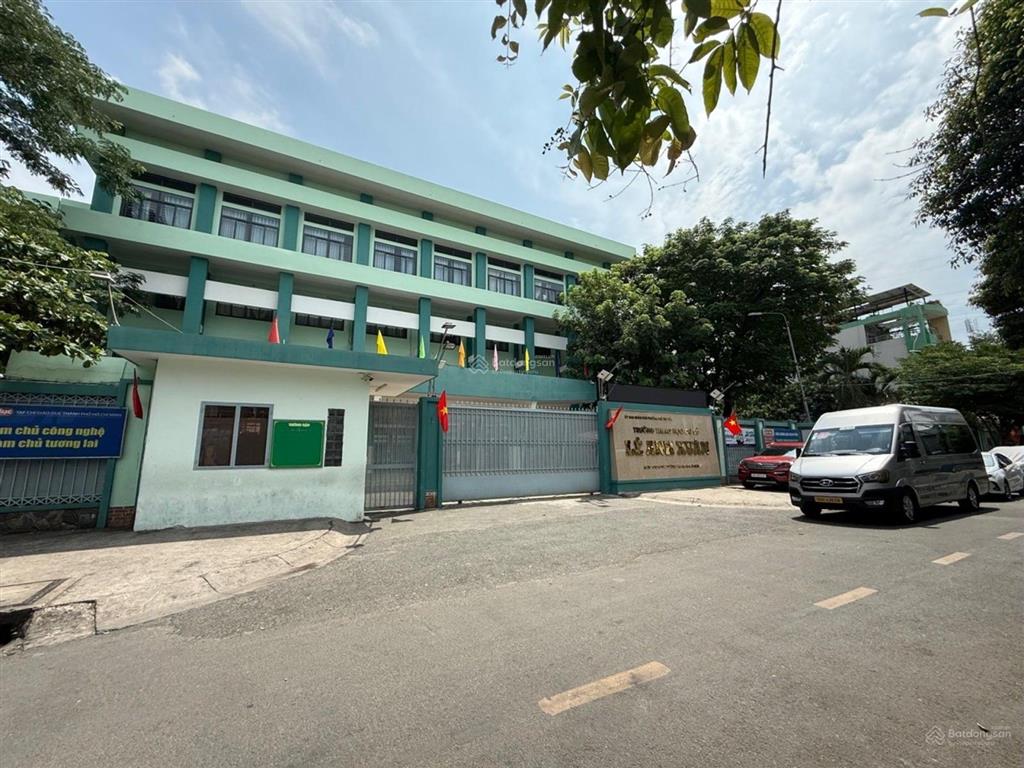 Nhà mới  2 tâng  15m  sau lưng 1 cân mt lê thúc hoạch  phan thi hành  tân phú  giá 2.2 tỷ