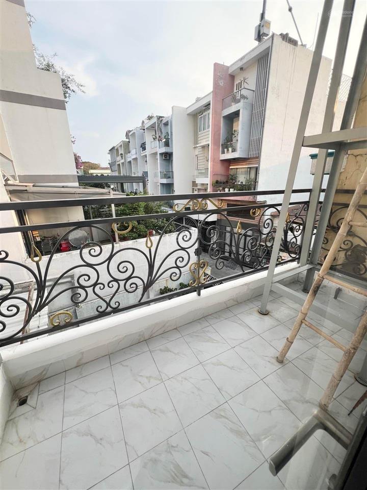 Nhà mới 3 tầng  4 pn đường hòa bình tân phú  cạnh đầm sen giá 3,78 tỷ
